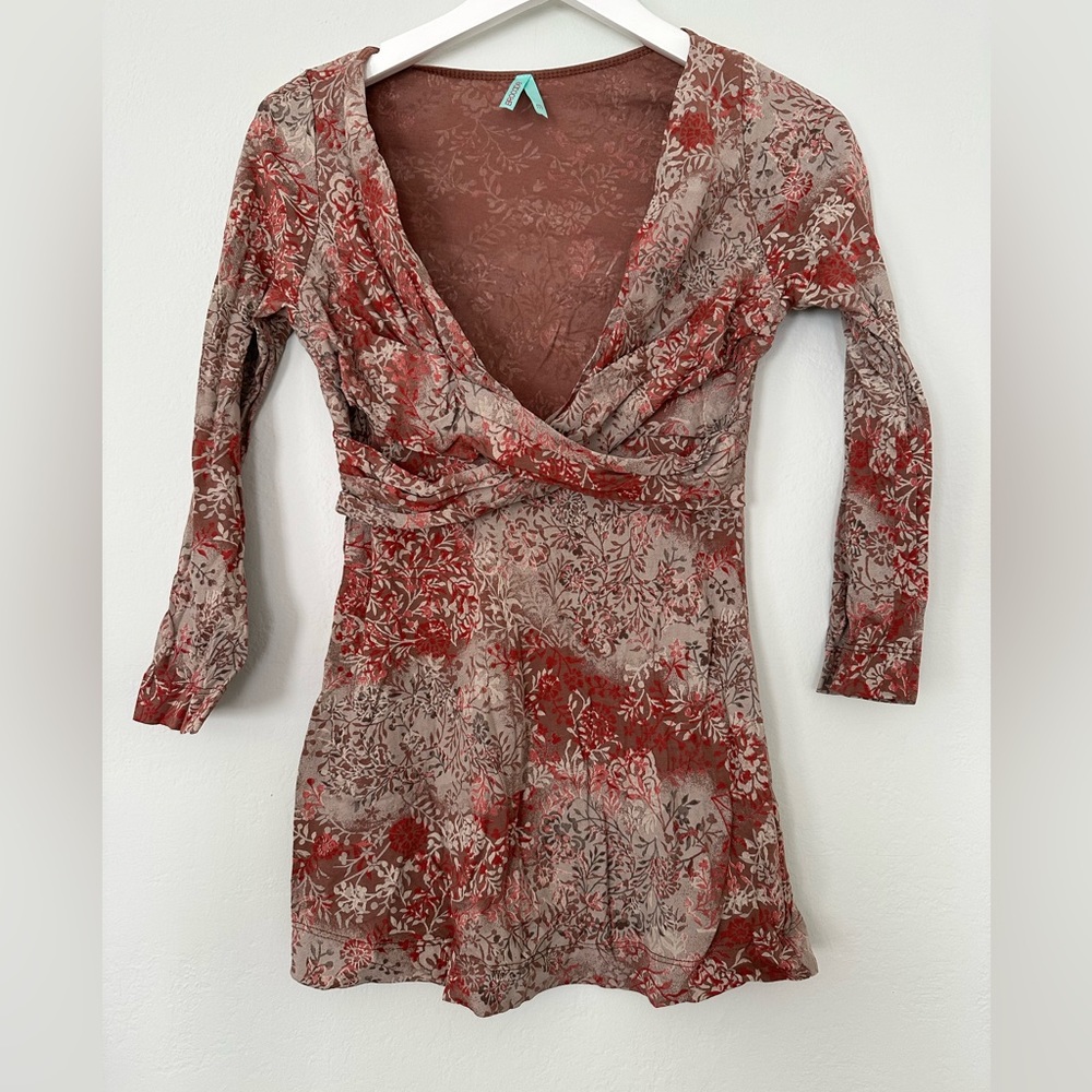 "Brocade" brand top in beautiful fall colors